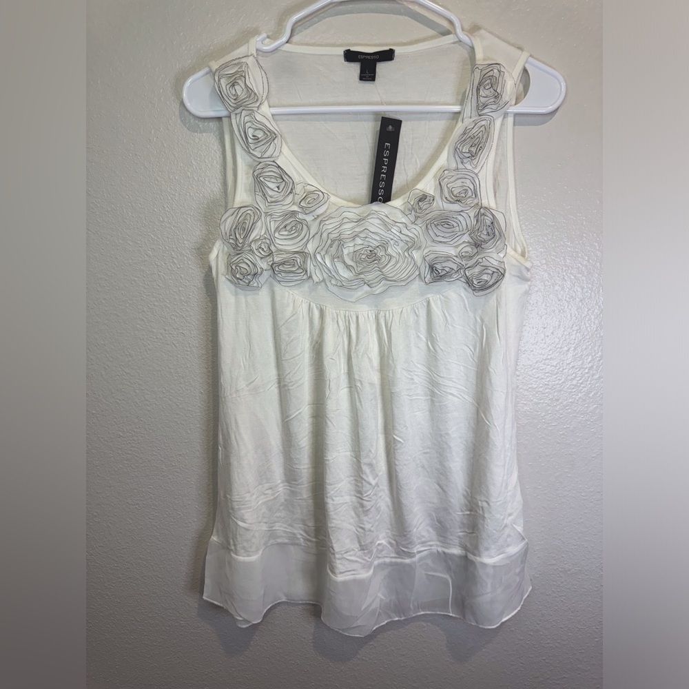 Espresso NWT Women’s Y2K Elegant White Sleeveless with Floral Accents Top Size L